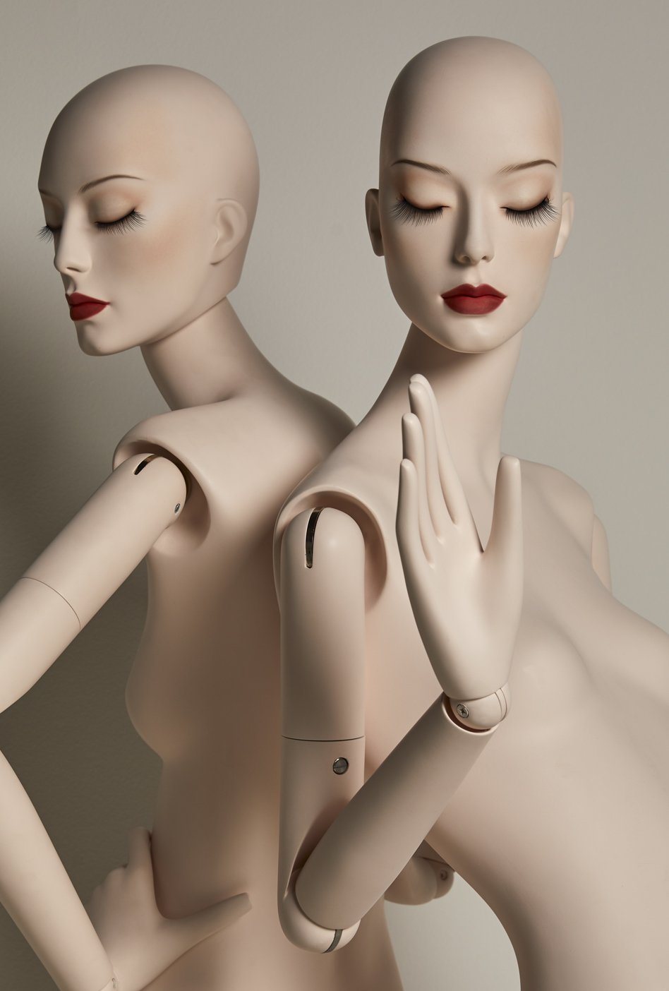 wooden articulated arm female mannequin